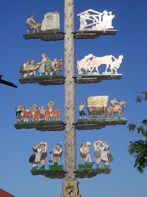 Maibaum-Figuren bemalte Figuren